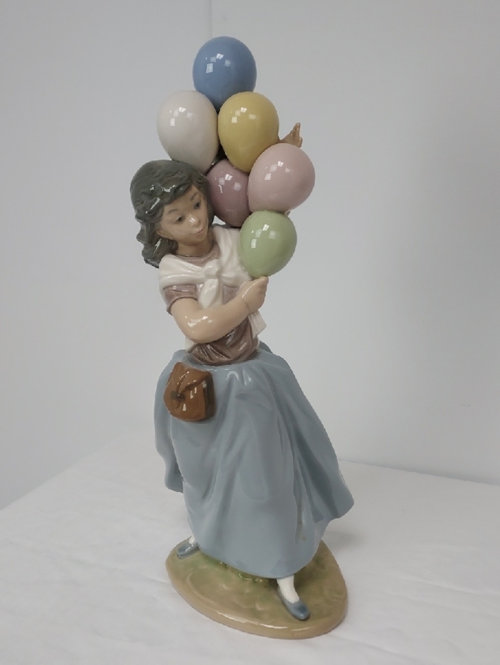 Vintage Lladro Porcelain "Balloons For Sale" Figurine